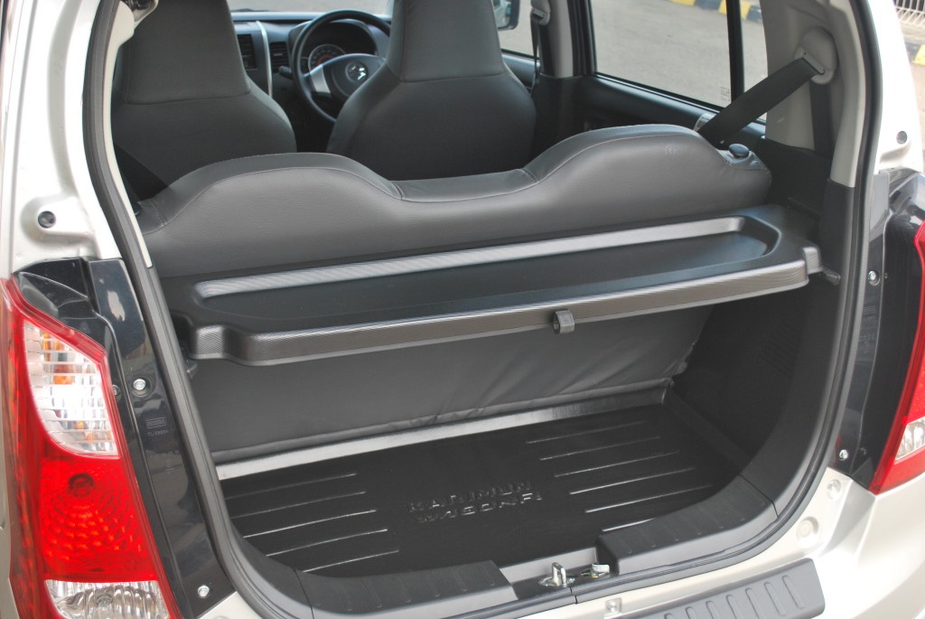 Automobile Karimun Wagon R GS PT Suzuki Indomobil Motor