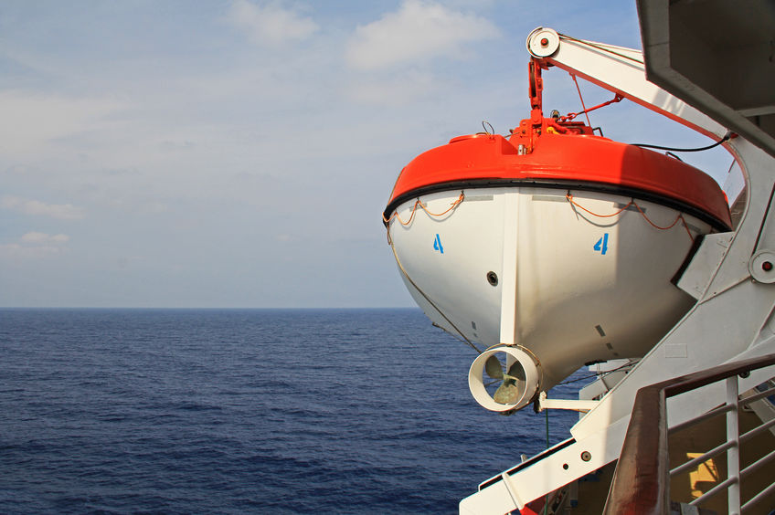 Kapal laut dapat terapung di permukaan air, karena