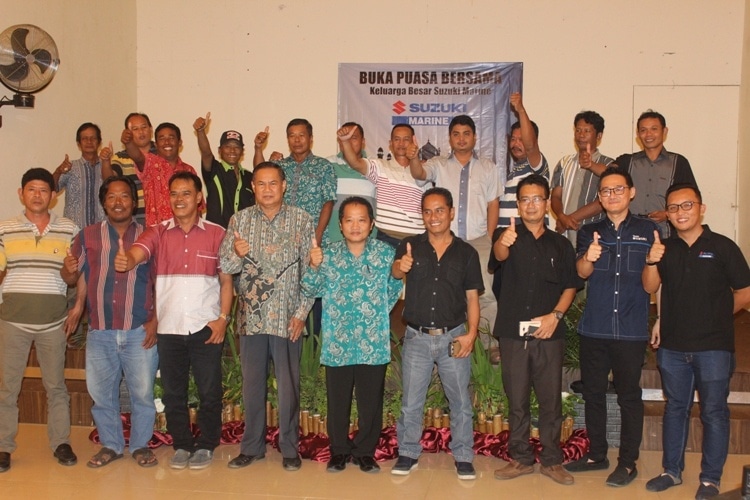 https://www.suzuki.co.id/uploads/news/02481-peserta-buka-puasa-bersama-keluarga-besar-suzuki-marine-berfoto-bersama.jpg